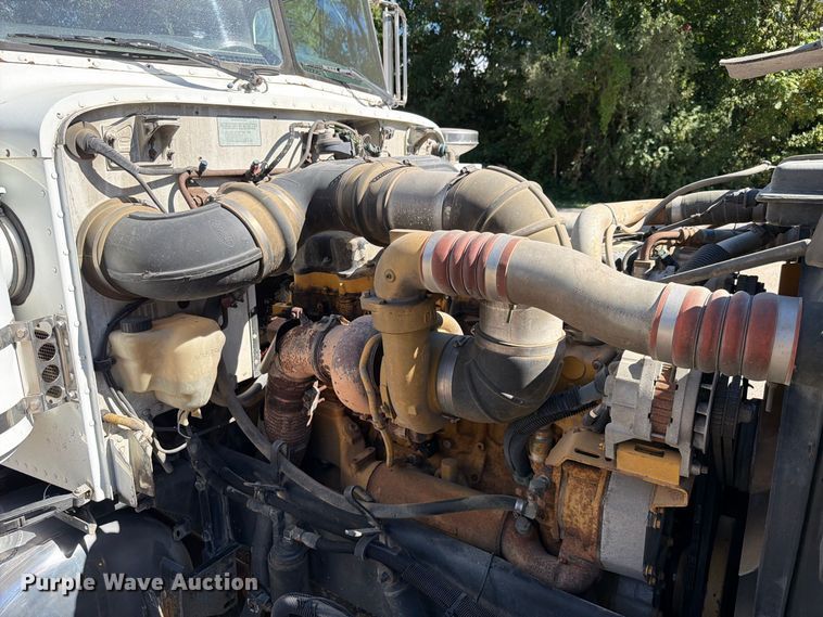image for item FK4188 2003 Peterbilt 379 semi truck