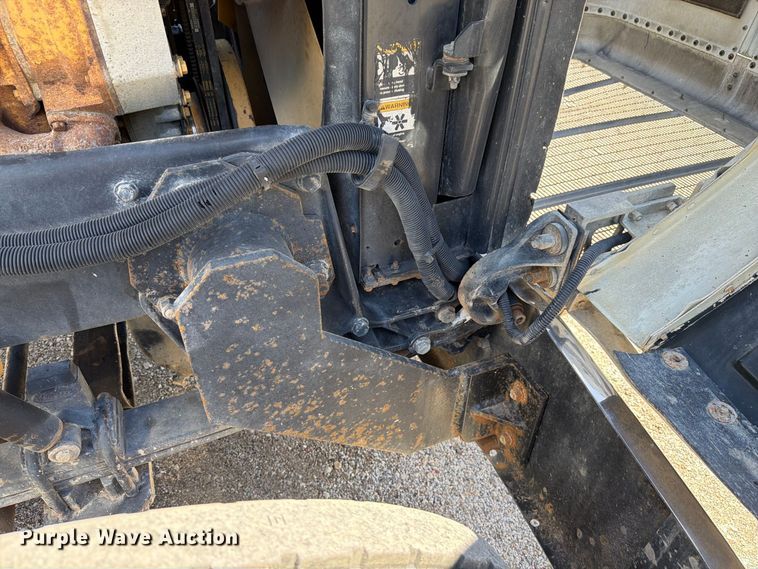 image for item FK4188 2003 Peterbilt 379 semi truck