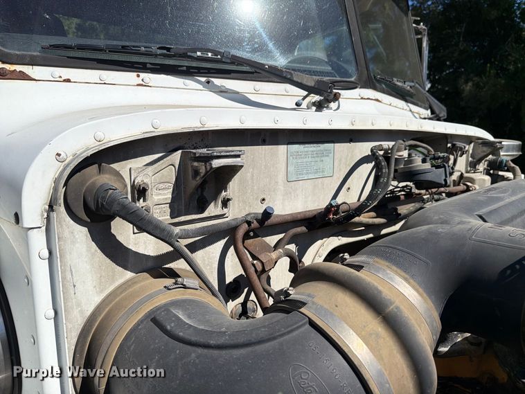 image for item FK4188 2003 Peterbilt 379 semi truck