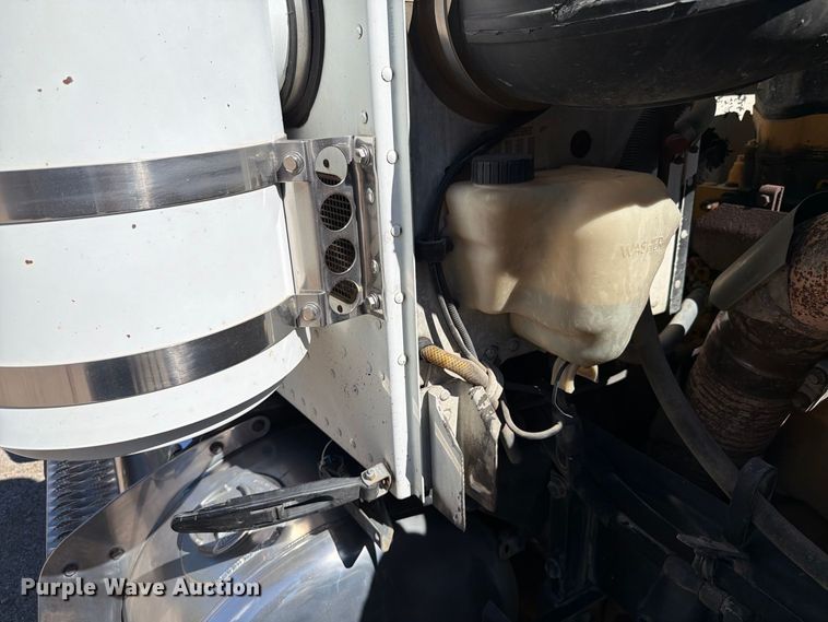 image for item FK4188 2003 Peterbilt 379 semi truck