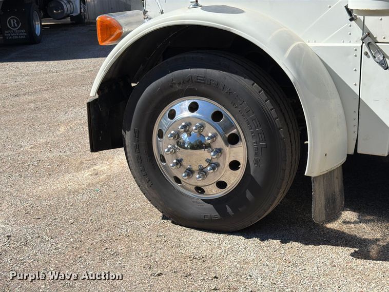 image for item FK4188 2003 Peterbilt 379 semi truck