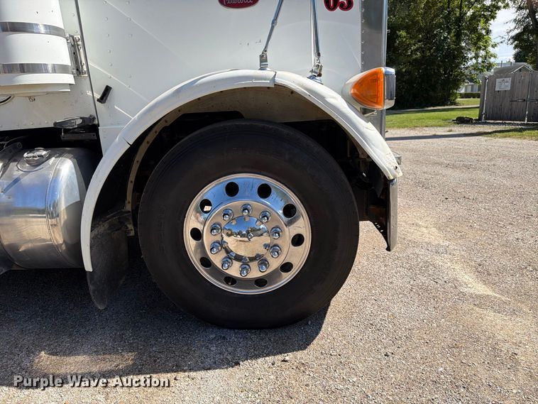 image for item FK4188 2003 Peterbilt 379 semi truck