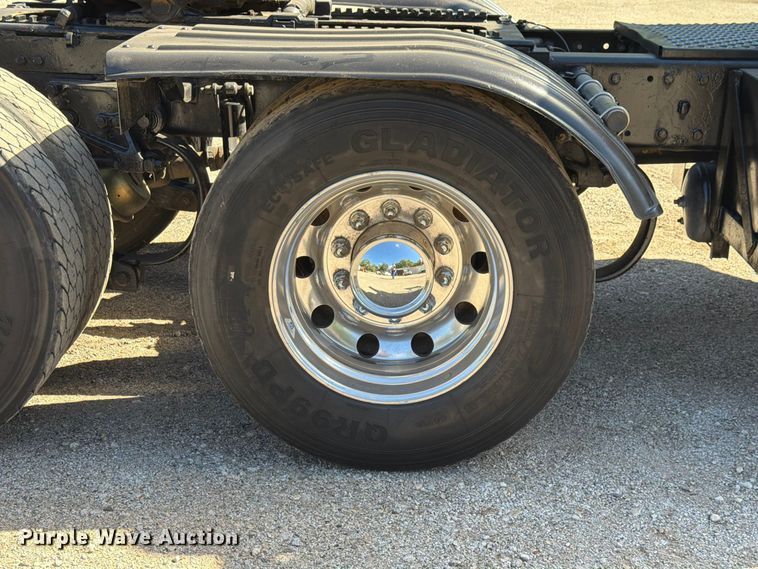 image for item FK4188 2003 Peterbilt 379 semi truck