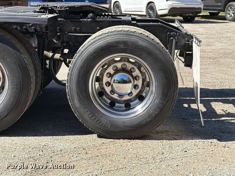 image for item FK4188 2003 Peterbilt 379 semi truck
