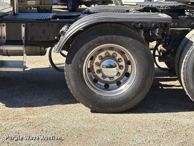 image for item FK4188 2003 Peterbilt 379 semi truck
