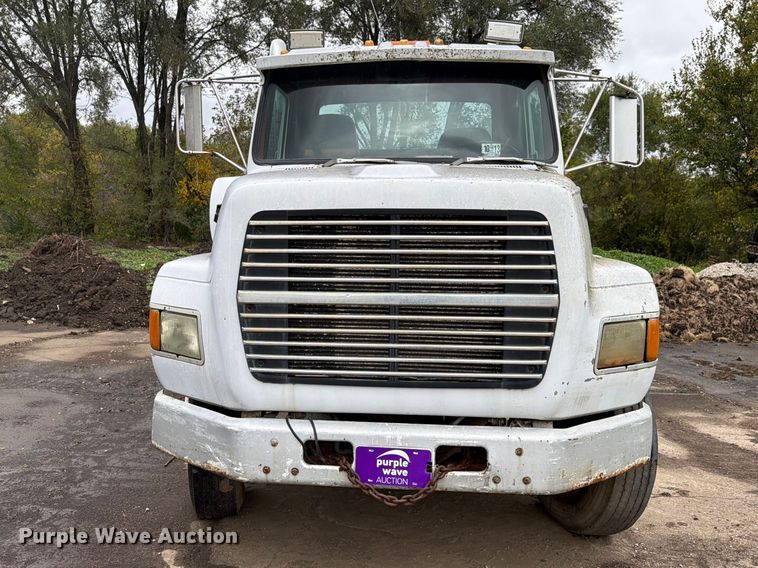 image for item FK4198 1990 Ford L9000 semi truck