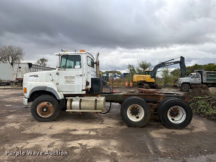 image for item FK4198 1990 Ford L9000 semi truck