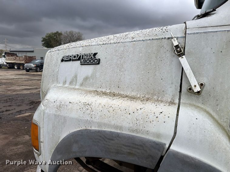 image for item FK4198 1990 Ford L9000 semi truck