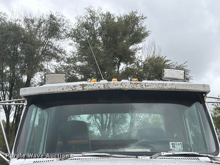 image for item FK4198 1990 Ford L9000 semi truck