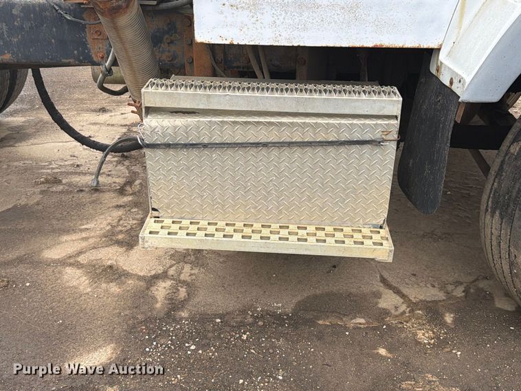 image for item FK4198 1990 Ford L9000 semi truck