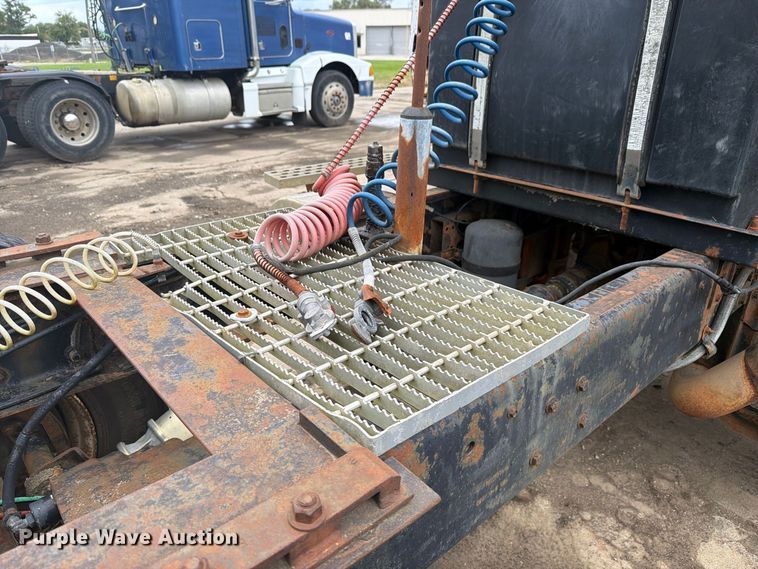 image for item FK4198 1990 Ford L9000 semi truck