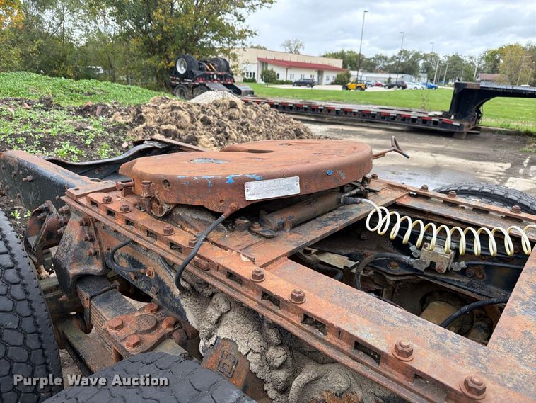 image for item FK4198 1990 Ford L9000 semi truck