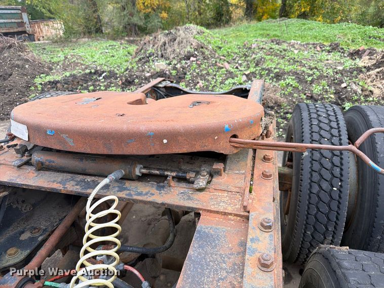image for item FK4198 1990 Ford L9000 semi truck