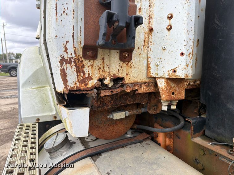 image for item FK4198 1990 Ford L9000 semi truck