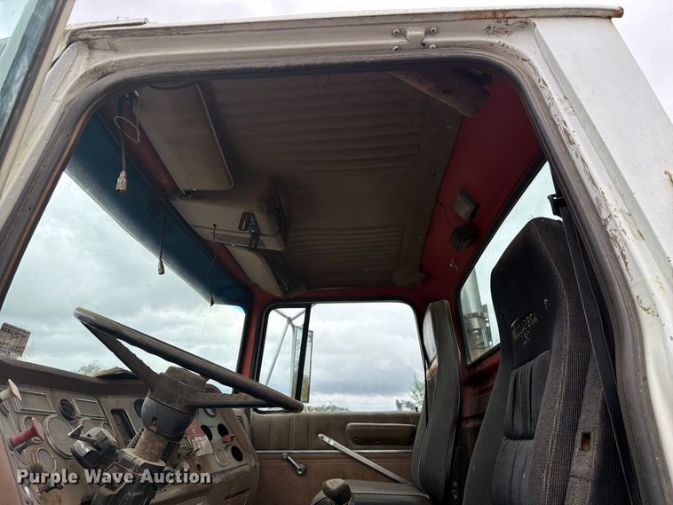 image for item FK4198 1990 Ford L9000 semi truck