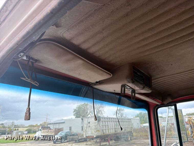 image for item FK4198 1990 Ford L9000 semi truck