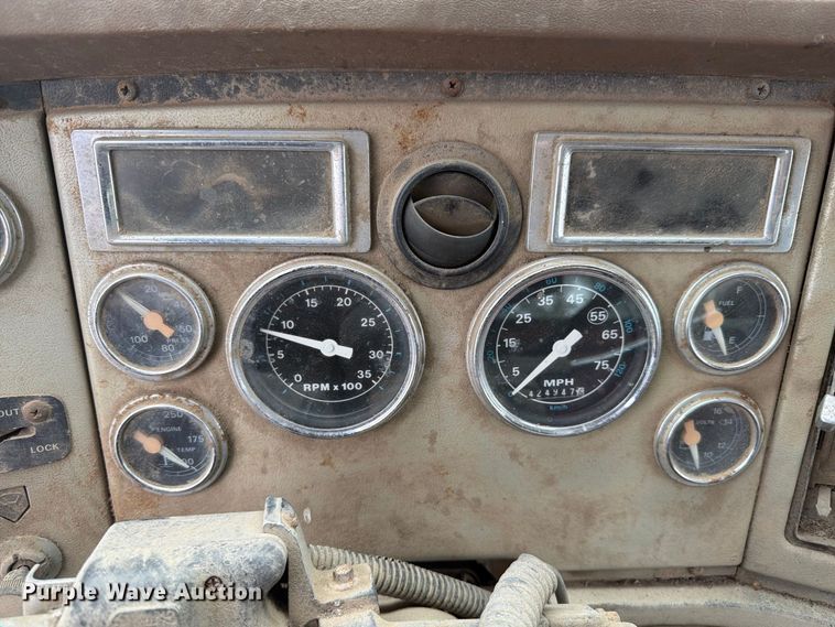 image for item FK4198 1990 Ford L9000 semi truck