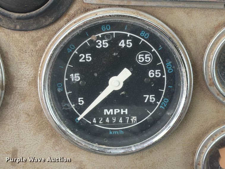image for item FK4198 1990 Ford L9000 semi truck
