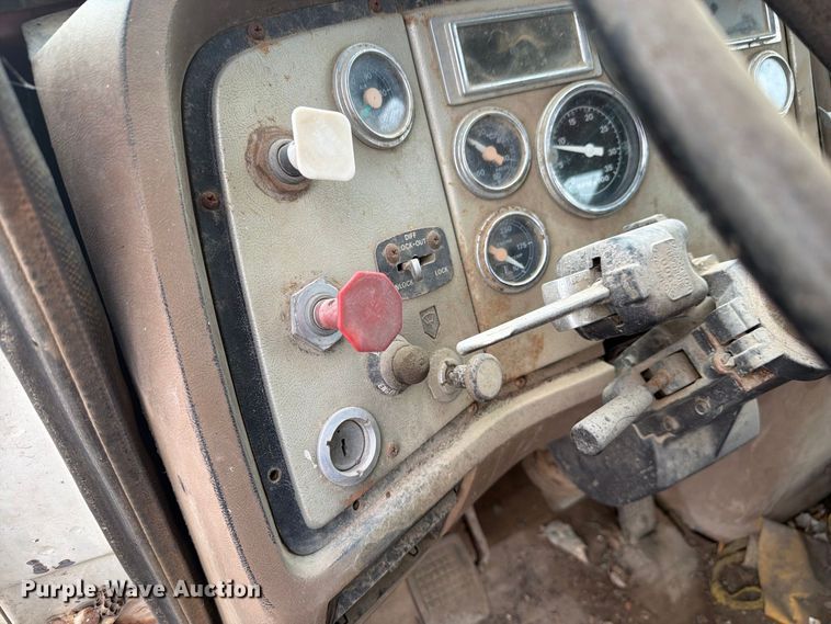 image for item FK4198 1990 Ford L9000 semi truck