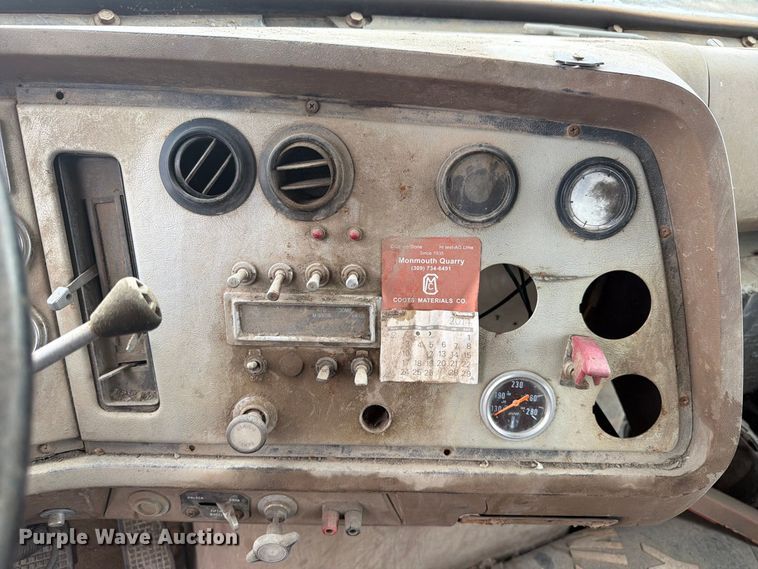 image for item FK4198 1990 Ford L9000 semi truck
