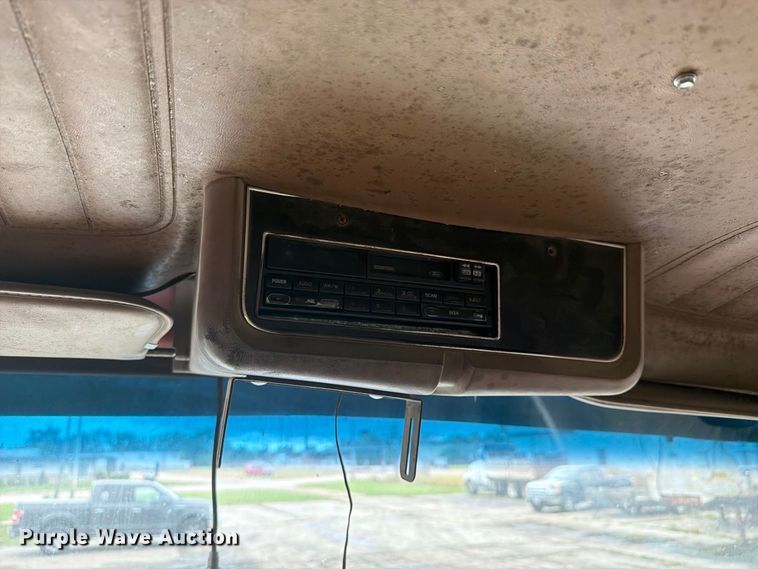 image for item FK4198 1990 Ford L9000 semi truck