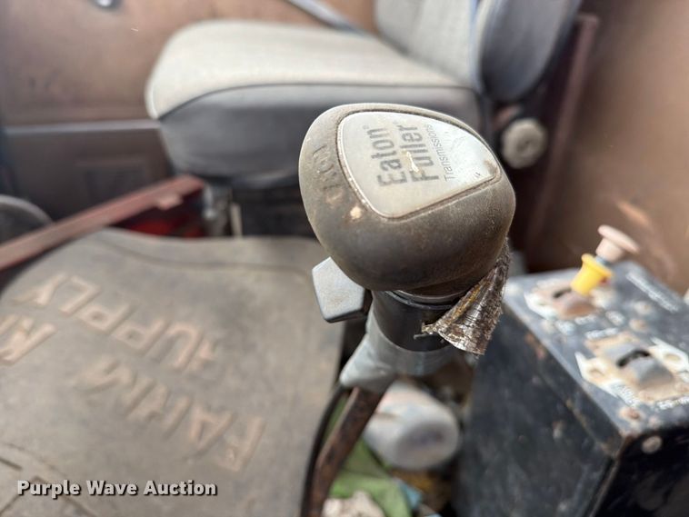 image for item FK4198 1990 Ford L9000 semi truck