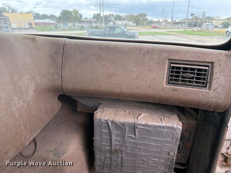 image for item FK4198 1990 Ford L9000 semi truck