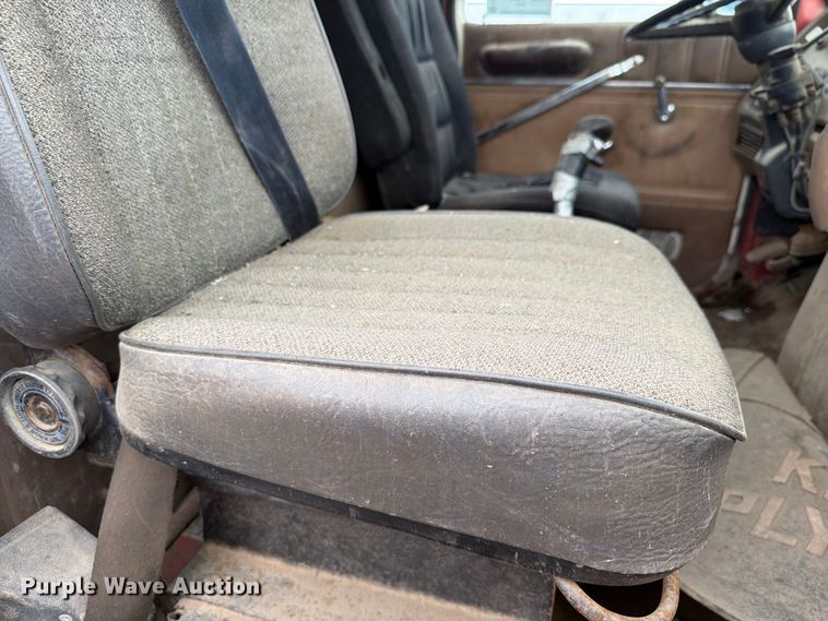 image for item FK4198 1990 Ford L9000 semi truck