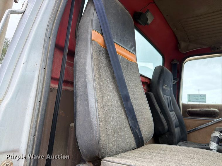 image for item FK4198 1990 Ford L9000 semi truck