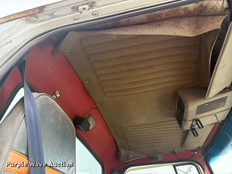 image for item FK4198 1990 Ford L9000 semi truck