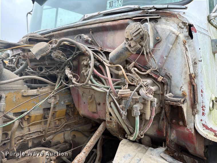 image for item FK4198 1990 Ford L9000 semi truck