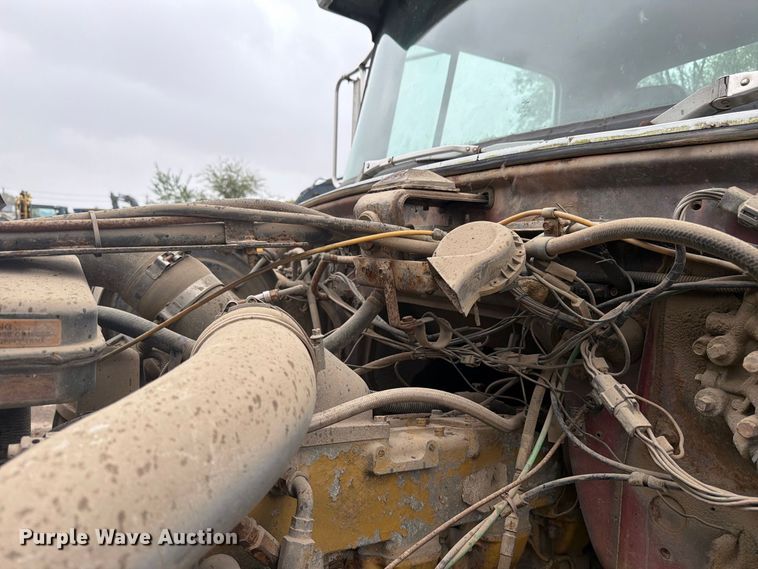 image for item FK4198 1990 Ford L9000 semi truck