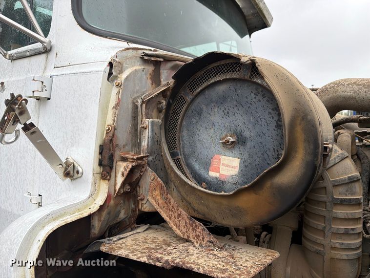image for item FK4198 1990 Ford L9000 semi truck