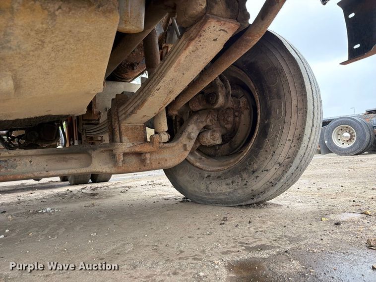 image for item FK4198 1990 Ford L9000 semi truck