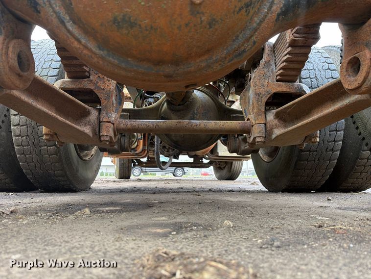 image for item FK4198 1990 Ford L9000 semi truck