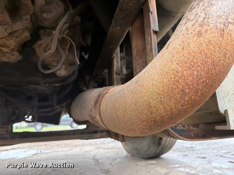 image for item FK4198 1990 Ford L9000 semi truck