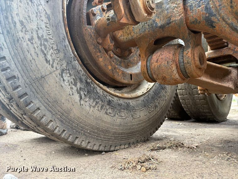 image for item FK4198 1990 Ford L9000 semi truck