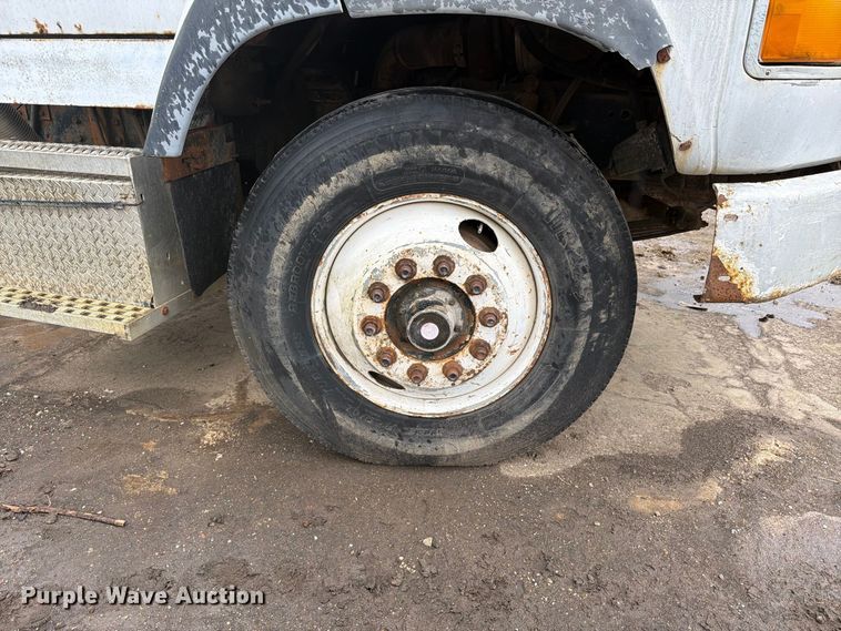 image for item FK4198 1990 Ford L9000 semi truck