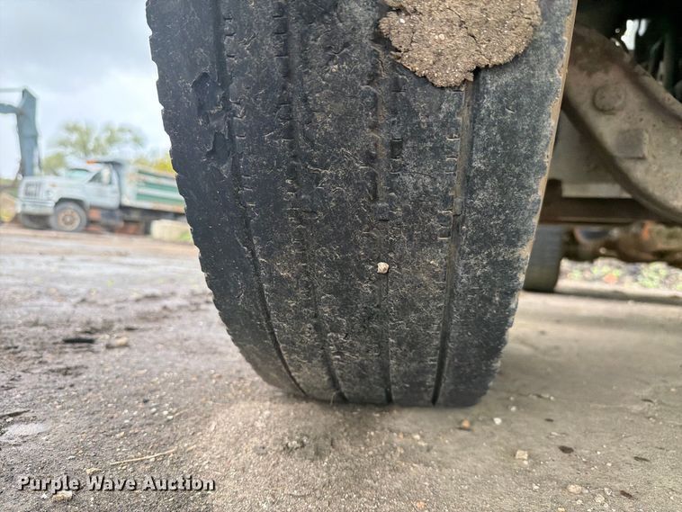 image for item FK4198 1990 Ford L9000 semi truck