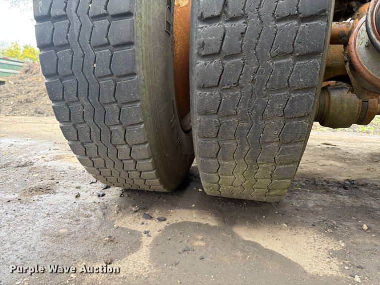 image for item FK4198 1990 Ford L9000 semi truck
