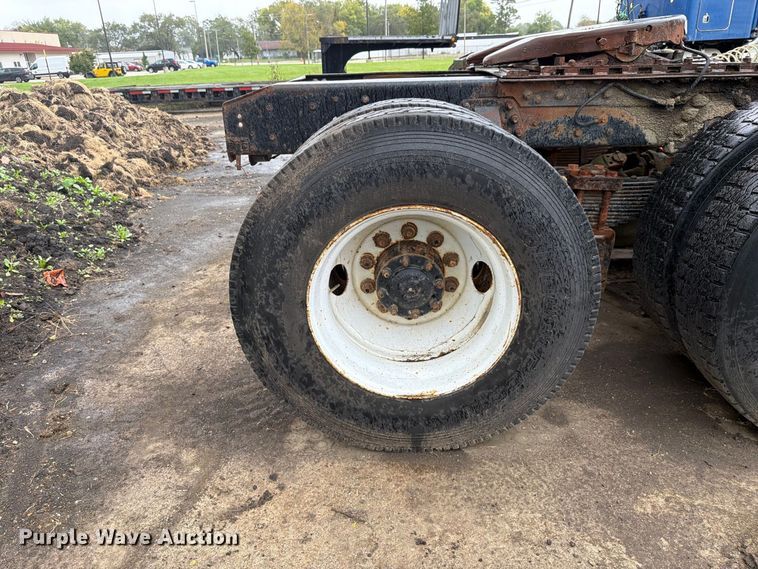 image for item FK4198 1990 Ford L9000 semi truck