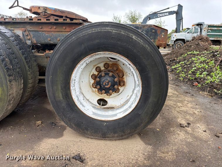 image for item FK4198 1990 Ford L9000 semi truck
