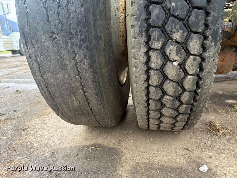 image for item FK4198 1990 Ford L9000 semi truck