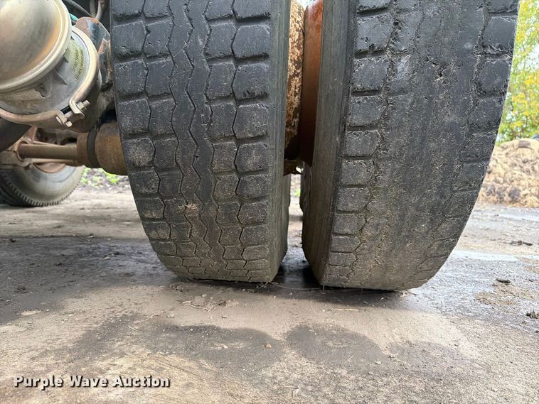 image for item FK4198 1990 Ford L9000 semi truck
