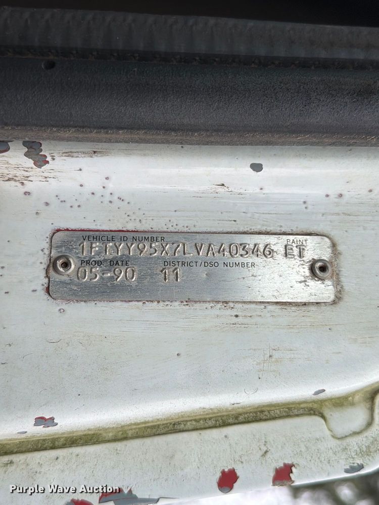 image for item FK4198 1990 Ford L9000 semi truck