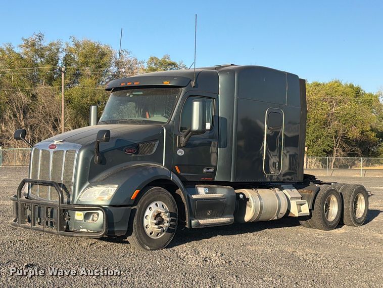 image for item FK4668 2018 Peterbilt 579 semi truck