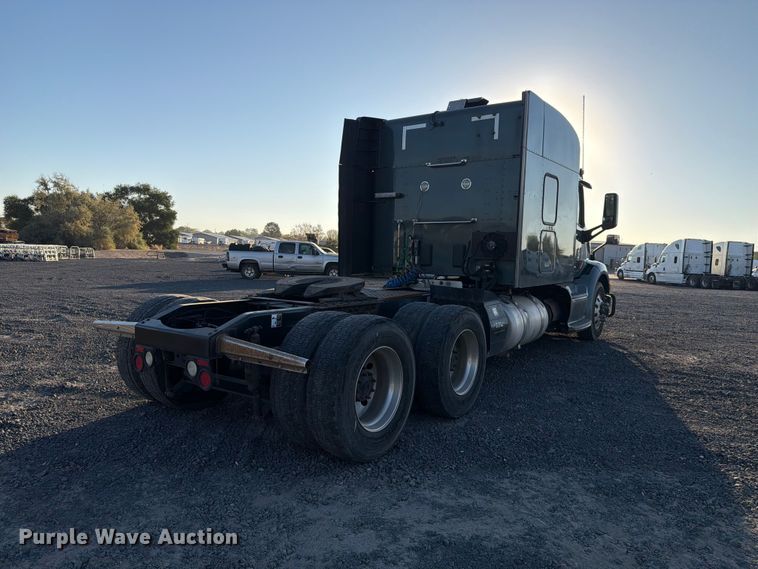 image for item FK4668 2018 Peterbilt 579 semi truck