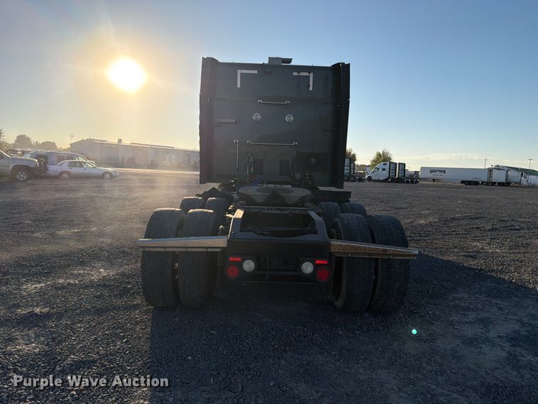 image for item FK4668 2018 Peterbilt 579 semi truck