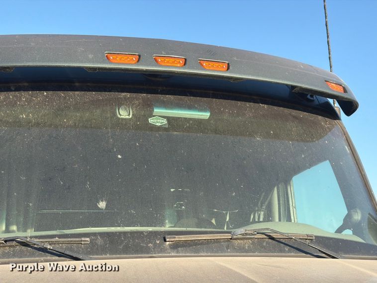 image for item FK4668 2018 Peterbilt 579 semi truck