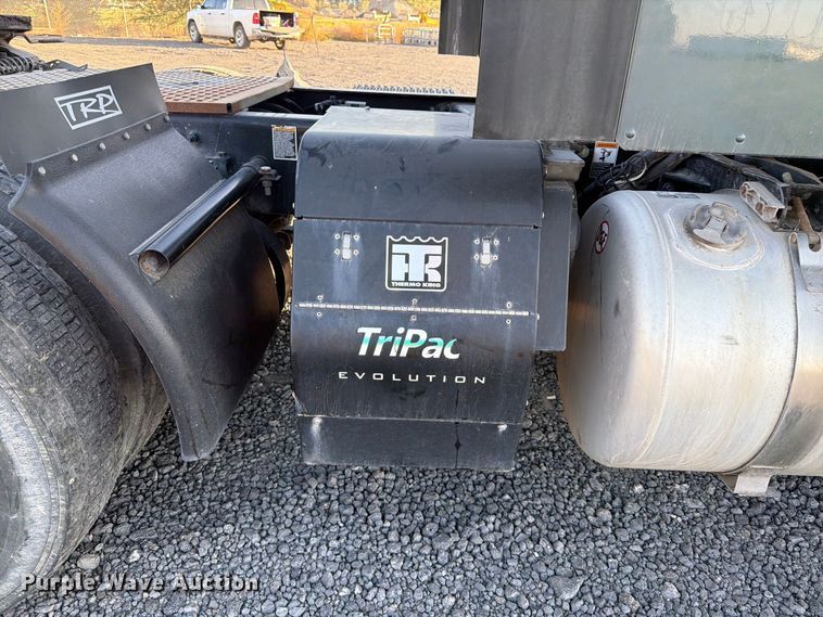 image for item FK4668 2018 Peterbilt 579 semi truck